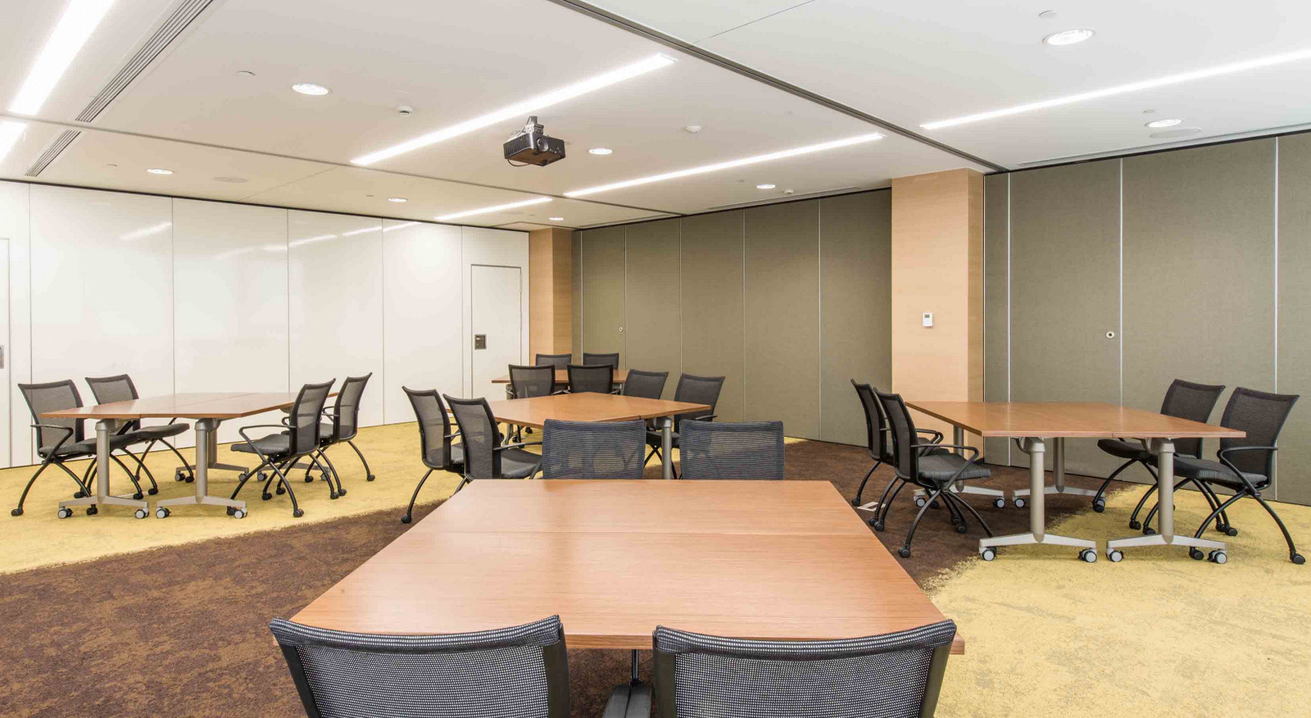 成都寫字樓辦公室裝修技巧的四大設(shè)計原