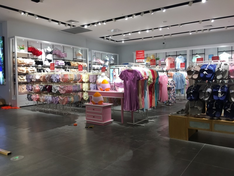 服裝百貨店內衣區設計